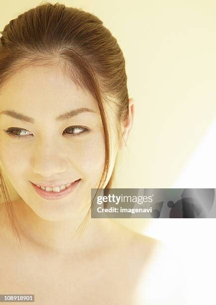 無 修正 ヌード|200 日本人、女性、ヌード、正面 Stock Photos, High.